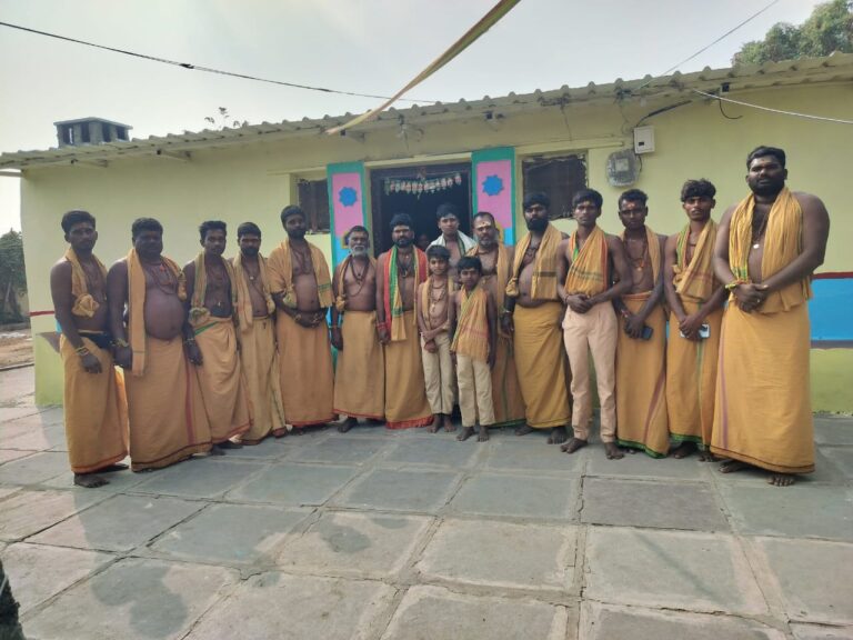 మరవెల్లి గ్రామంలో శివ స్వాముల కలశం పూజ —గురు స్వామి బస్వరాజు ఆధ్వర్యంలో