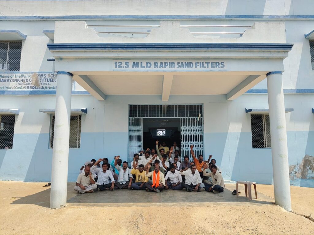 జీతాలు ఇవ్వకపోతే నీటి సరఫరా నిలిపివేత – మిషన్ భగీరథ కార్మికుల హెచ్చరిక