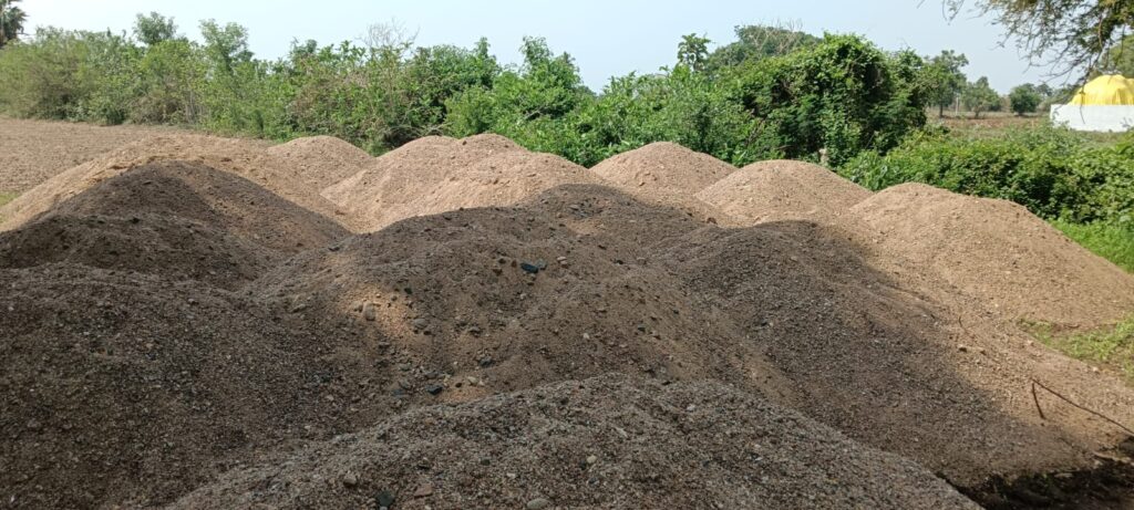 *25 ట్రిపుల అక్రమ ఇసుక నిల్వ సీజ్*