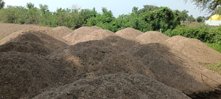 *25 ట్రిపుల అక్రమ ఇసుక నిల్వ సీజ్*